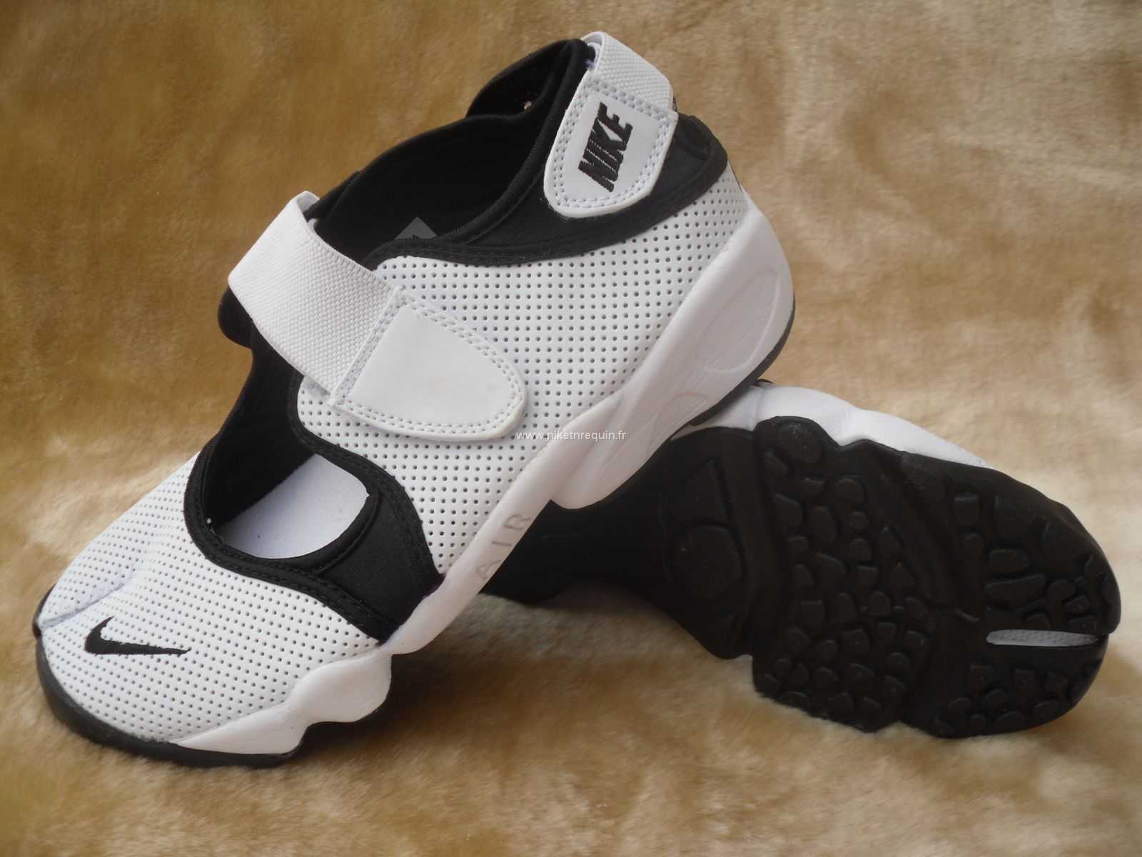 Nouveau Modele De La Mode Des Chaussures Nike Shox Rift Blanc Noir